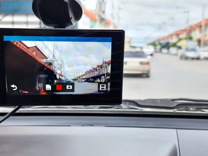 Dashcam auto, perché installare una videocamera e come usare le immagini registrate