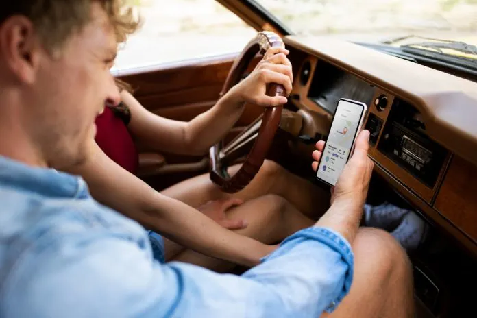 Modi e costi per installare Wi-Fi in auto e spese per la connessione Internet