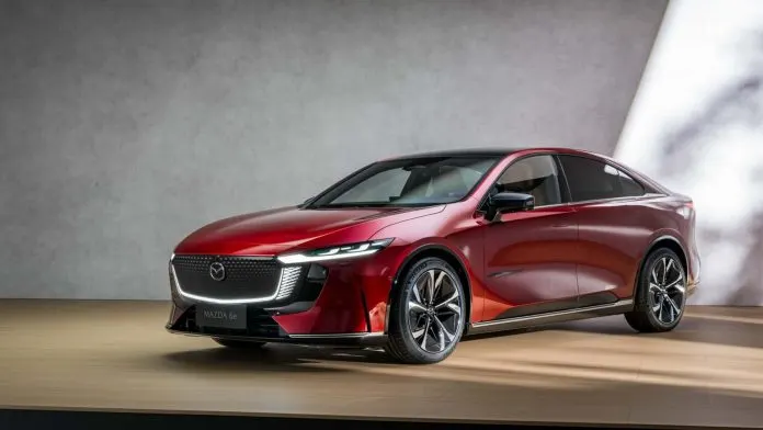 Mazda avvia la vendita della Mazda6e con la pubblicazione del listino per l’Italia, i prezzi