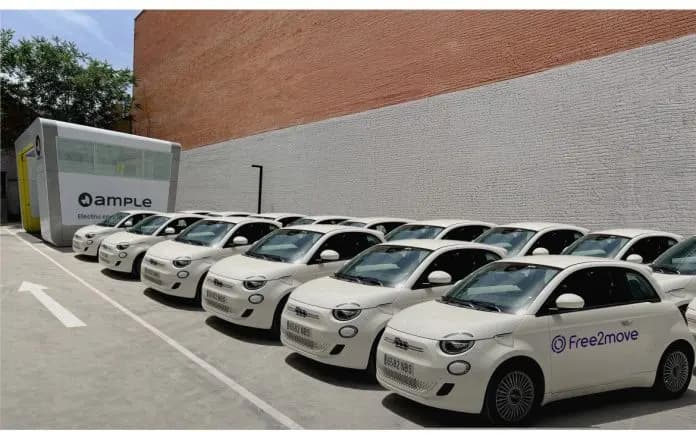 Fiat 500e e tecnologia Ample: a Madrid la prima sperimentazione del battery swap nel car sharing
