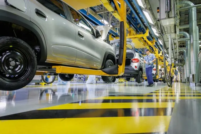 Renault e Geely inventano il sistema che converte la piattaforma elettrica in ibrida