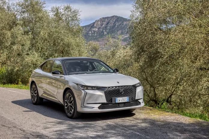 DS 4 Hybrid fa tappa a Cervo: tra eleganza e design