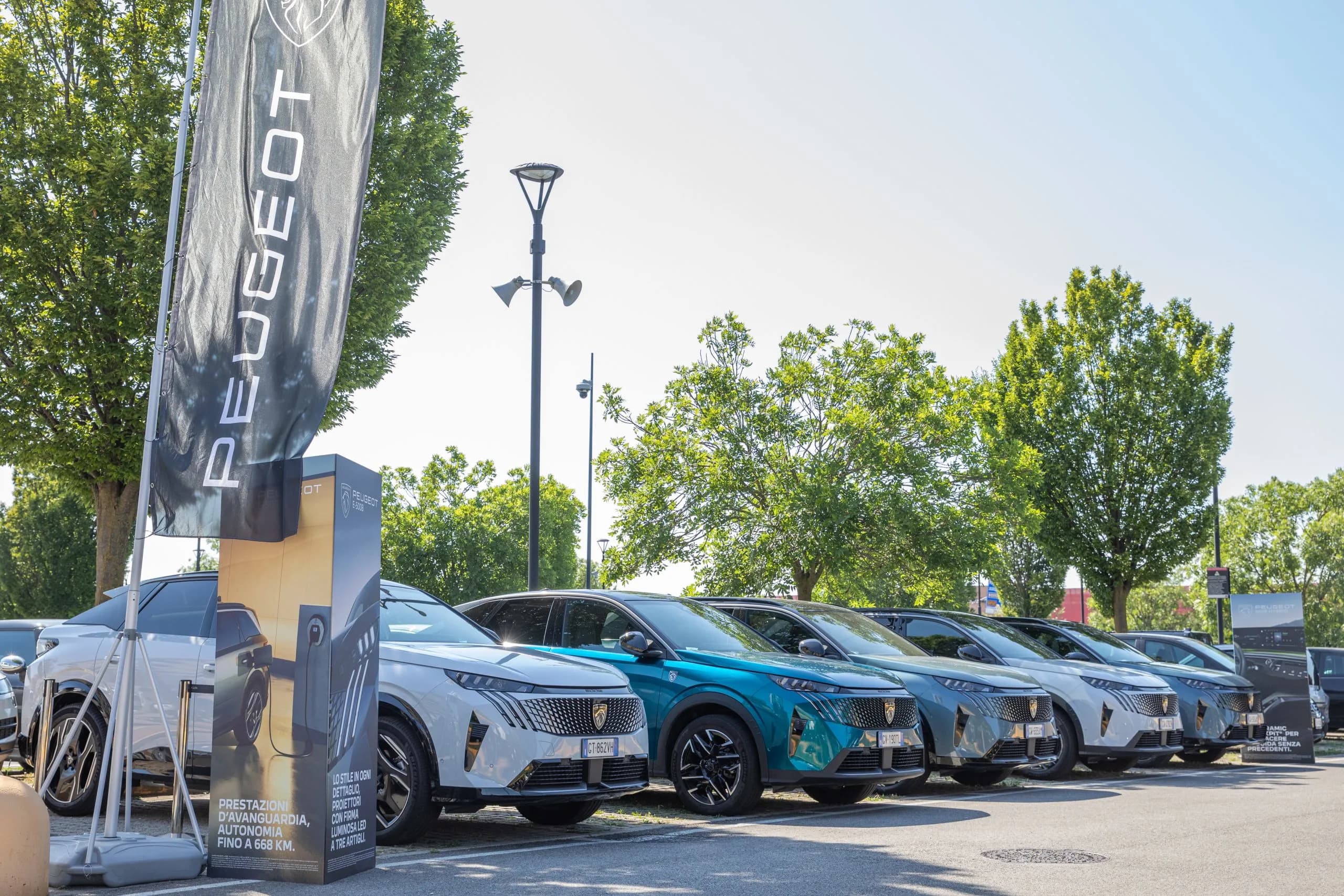 Peugeot porta l’auto al centro: debutta l’Outlet Experience per il grande pubblico