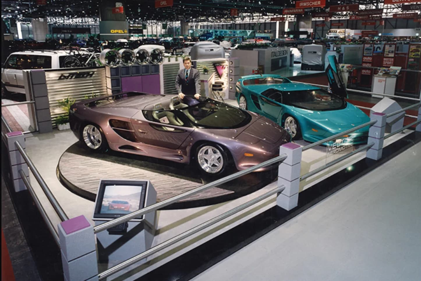 Vector WX 3: La supercar americana che sfidò Maranello, la fisica e il senso comune