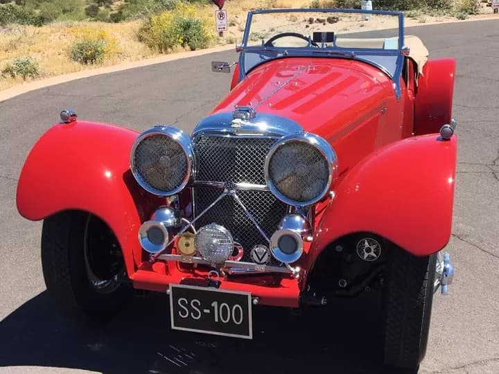 SS100: L’iconica roadster con marchio Jaguar