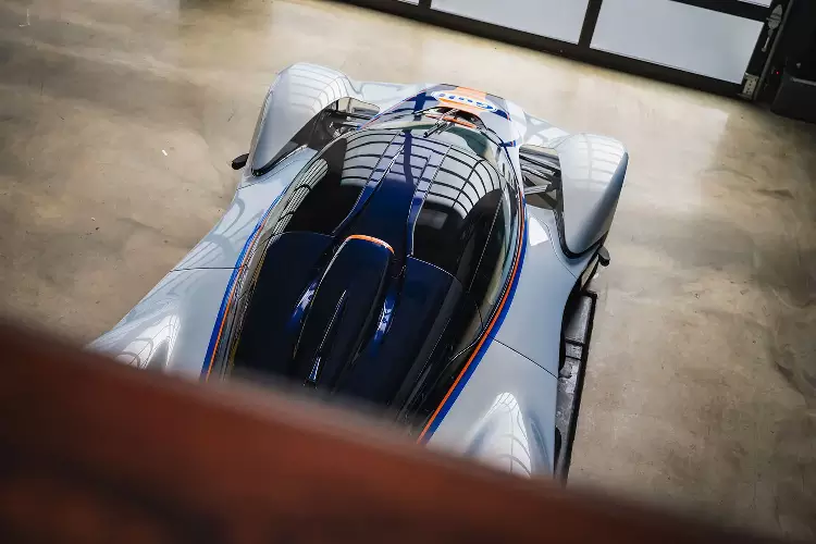 Aston Martin Valkyrie: L’urlo dell’assoluto nel silenzio del mondo