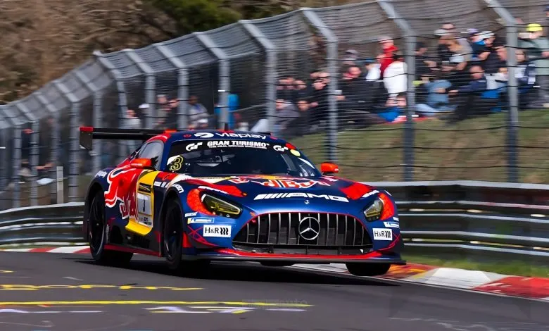 24 Ore Nürburgring 2026: Verstappen vince ma viene squalificato, risultati e classifica