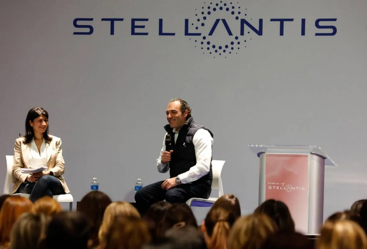Stellantis, la svolta di Filosa prende forma: nel primo trimestre torna l’utile