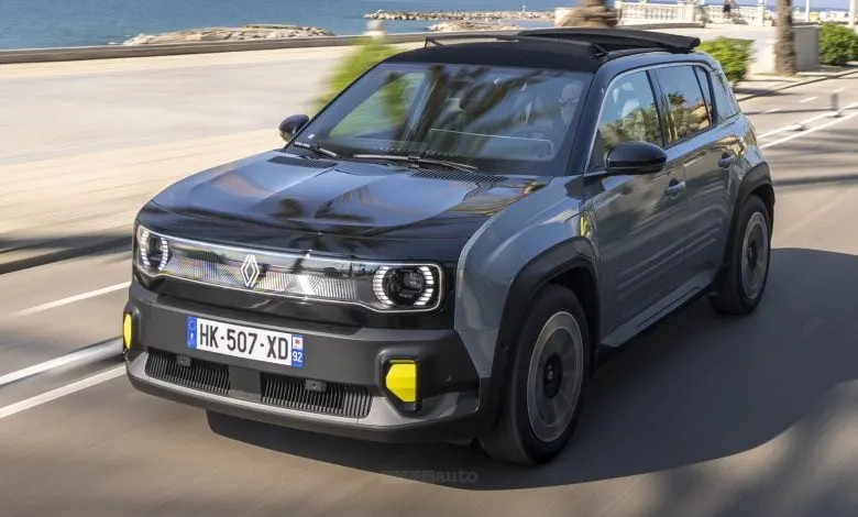Renault 4 E-Tech Electric Plein Sud: tetto apribile, caratteristiche e prezzo