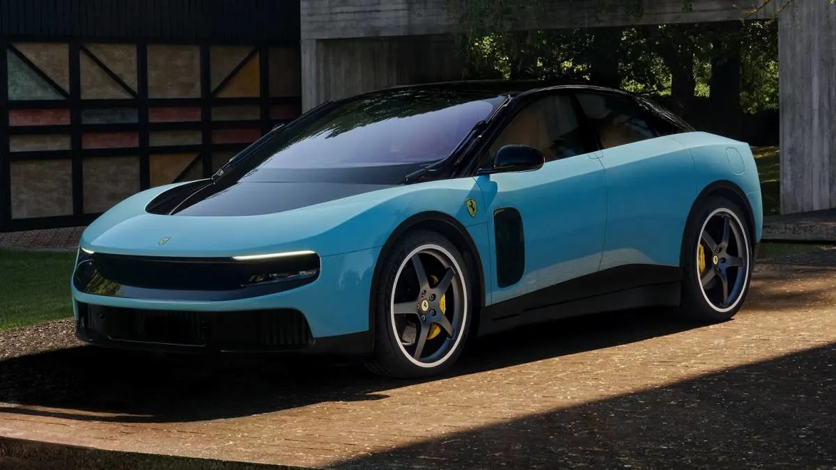 Tutti contro la Ferrari Luce, ma l'elettrica è già sold-out: ecco chi l'ha comprata