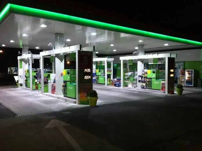 BMW, Toyota, Bosch e Repsol avviano i test di un nuovo carburante per auto diesel e benzina