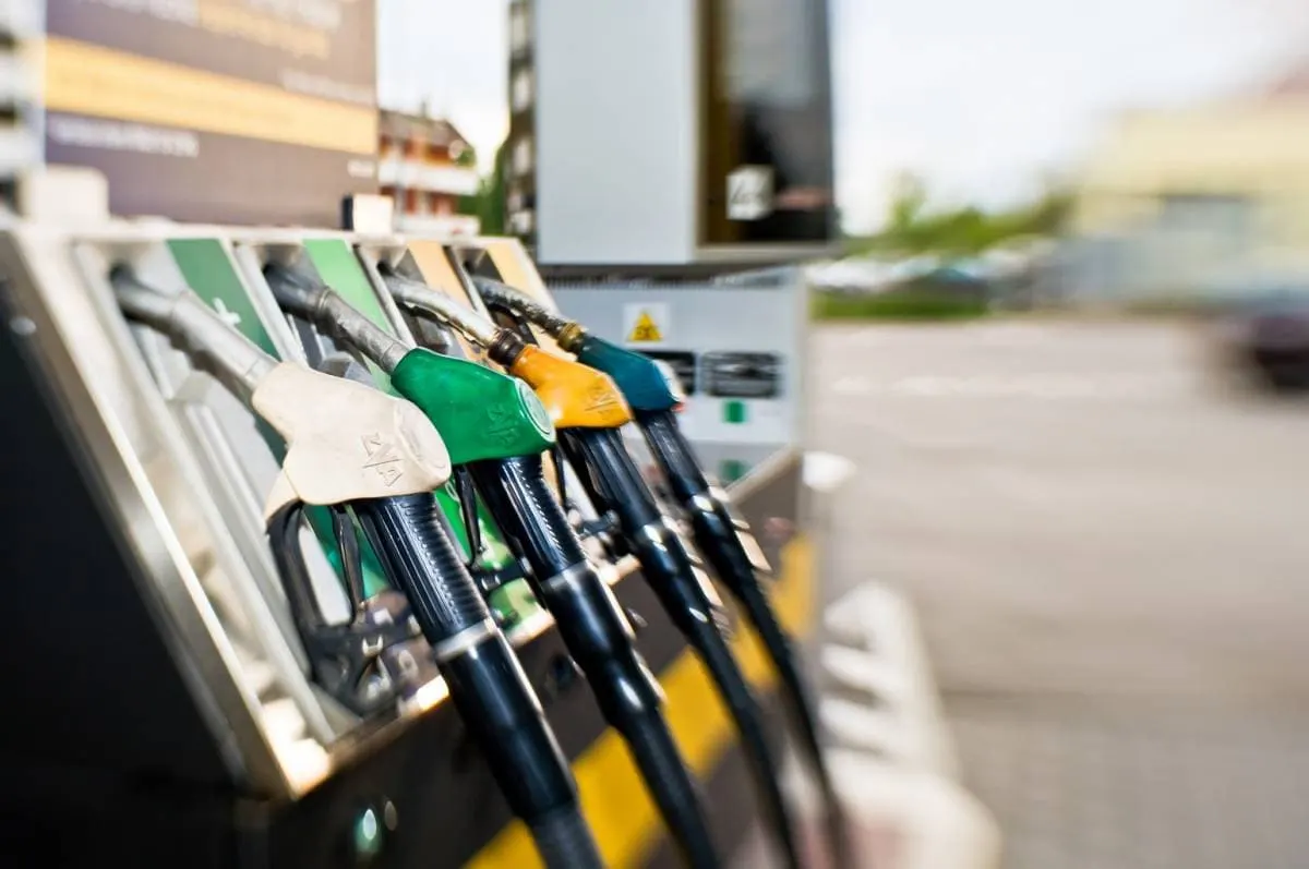 Partenze da bollino nero e il pieno costa già di più: il gasolio corre verso quota 2,10 euro
