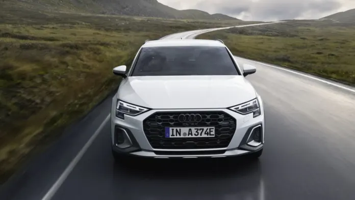 Nuova Audi A3 2026, più tecnologia premium per rilanciare la sfida tra le compatte