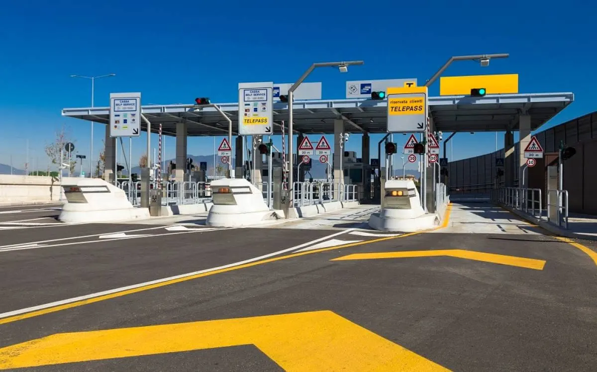 Telepass, MooneyGo o UnipolMove? Cosa guardare prima di scegliere