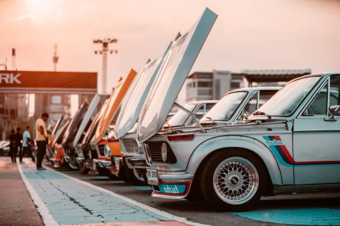 Le youngtimer che hanno battuto oro, Ferrari e Porsche: i modelli comprati a 5mila euro che oggi valgono una fortuna