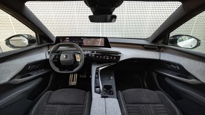 Volante, sedili e display stanno cambiando: come saranno gli interni delle auto di prossima generazione