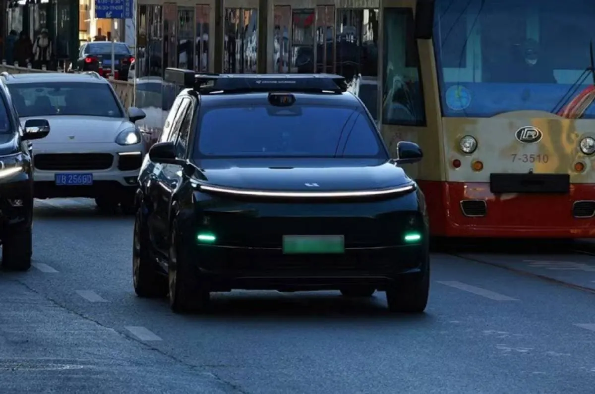 L'auto prende una multa da sola: la Cina stabilisce chi paga
