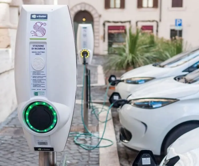 Auto elettriche, immatricolazioni italiane aumentate dell’87% a giugno: vera svolta o crescita favorita?
